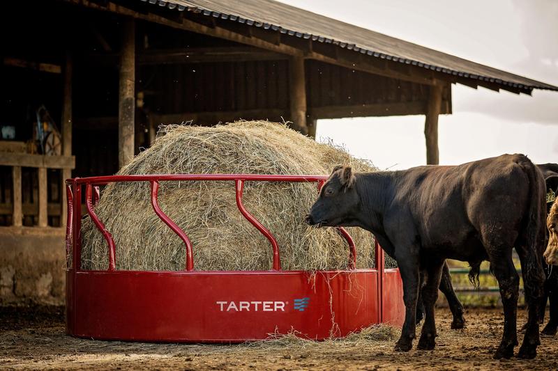 TARTER, Tarter Titan Cattle Feeder with Hay Saver